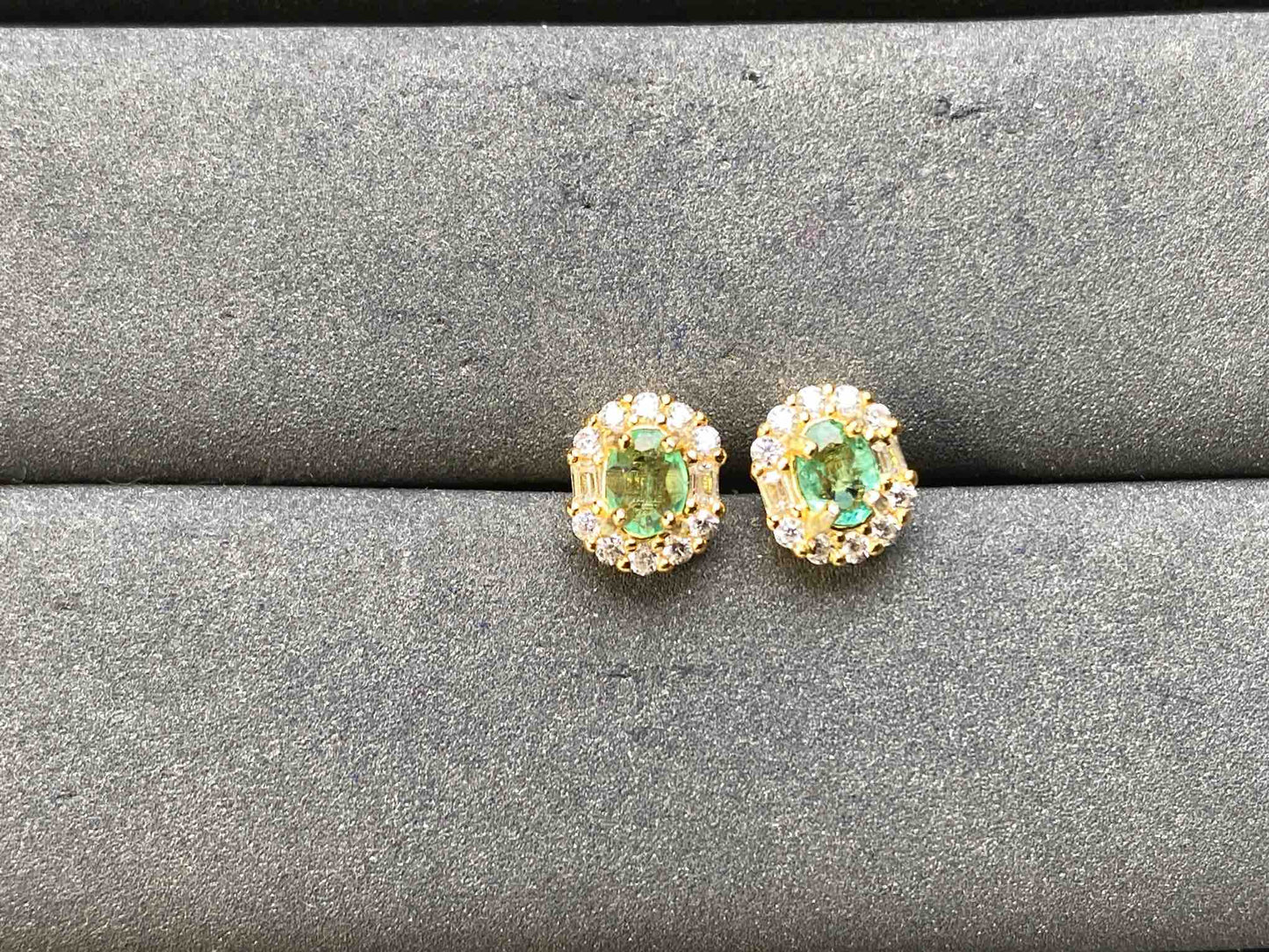 A8922 Emerald Earrings
