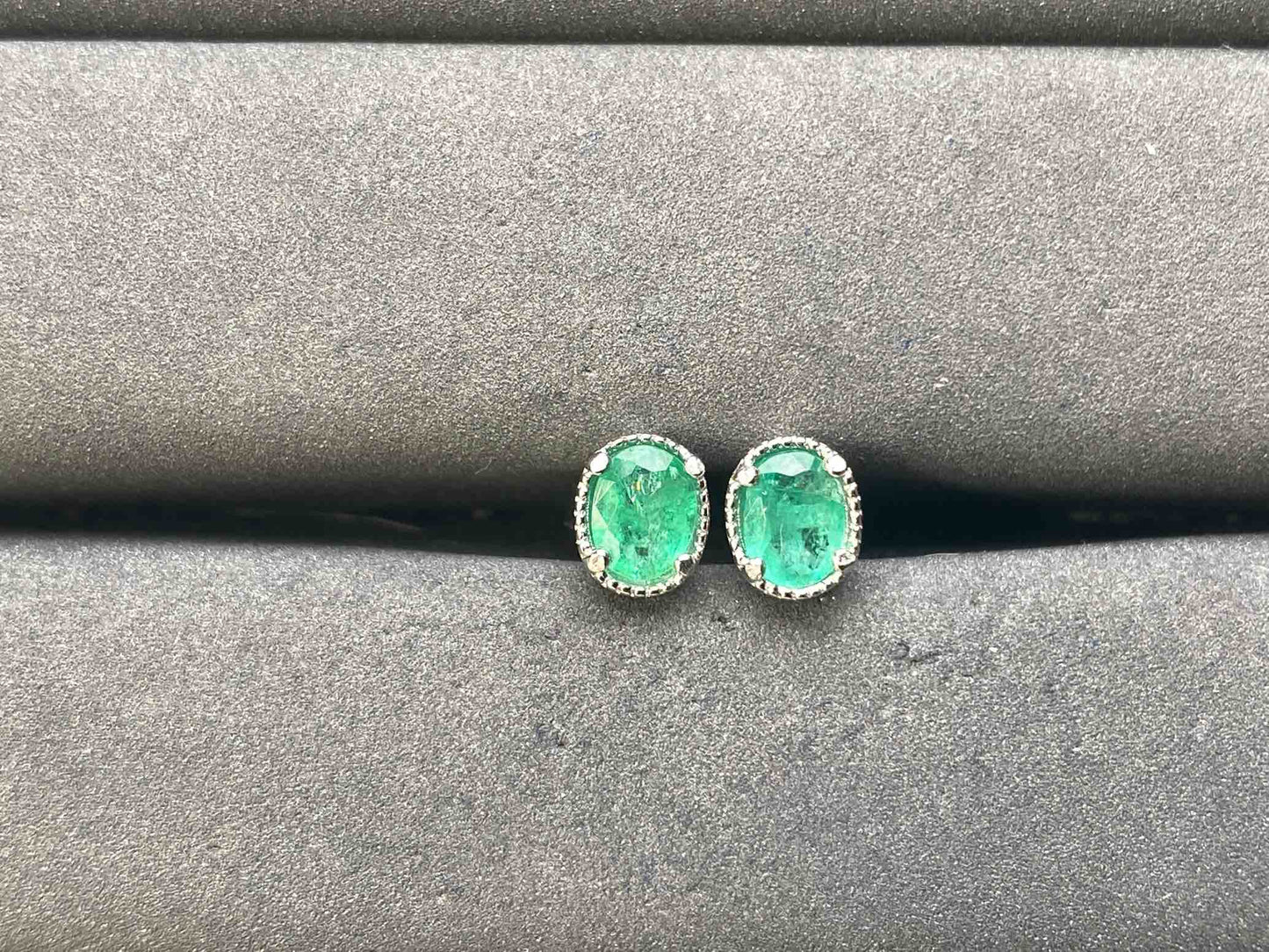 A8929 Emerald Earrings