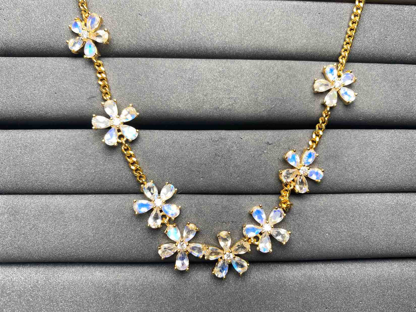 A8965 Moonstone Necklace