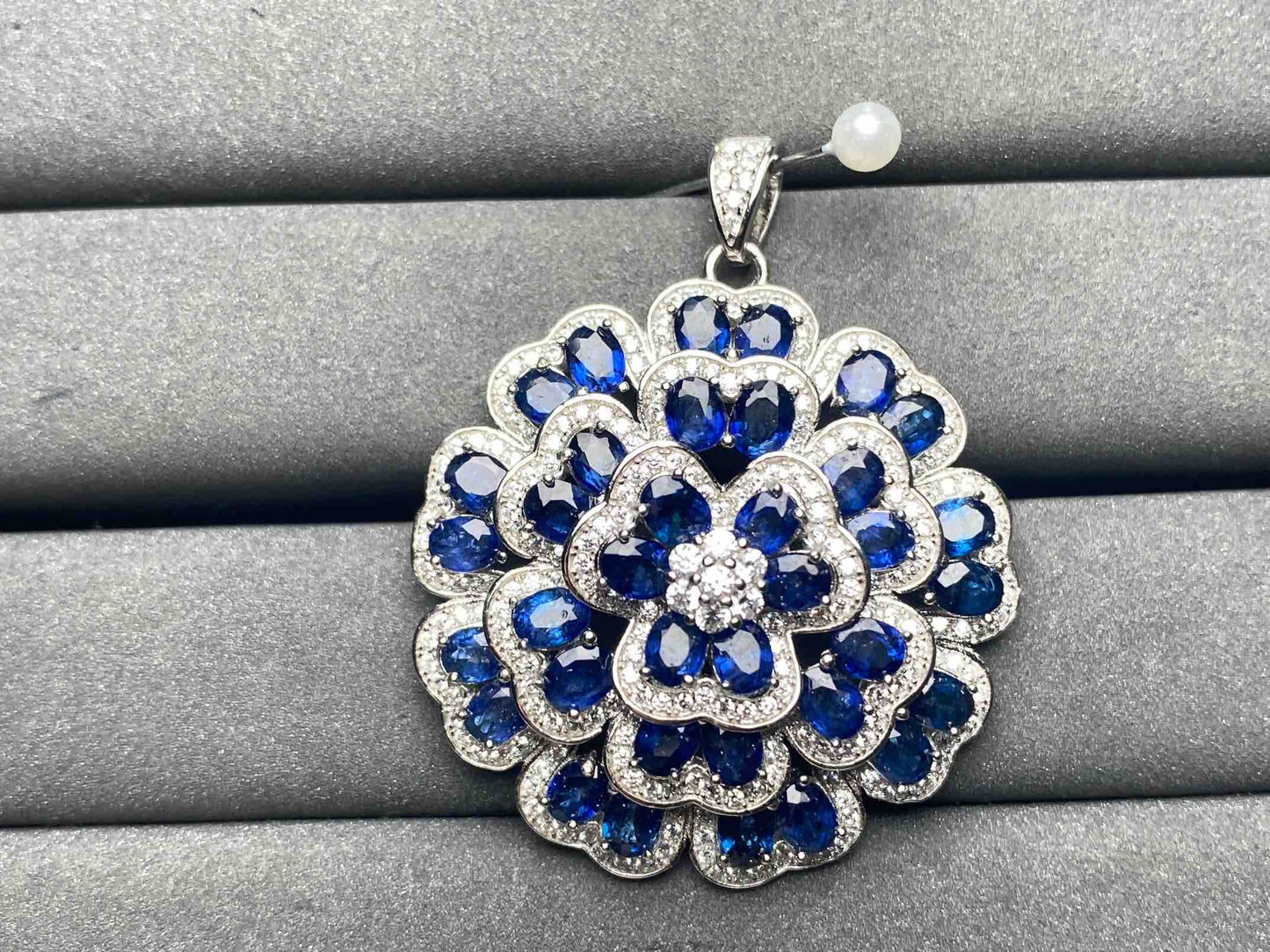 A8982 Blue Sapphire Pendant