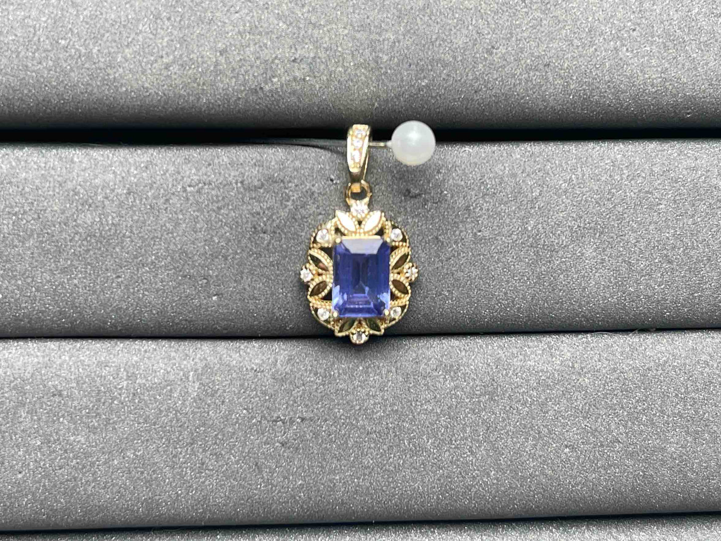 A9039 Tanzanite Pendant