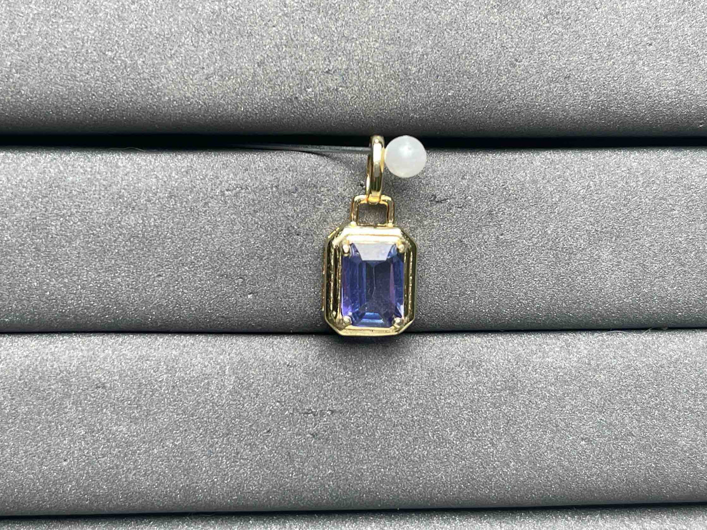 A9040 Tanzanite Pendant