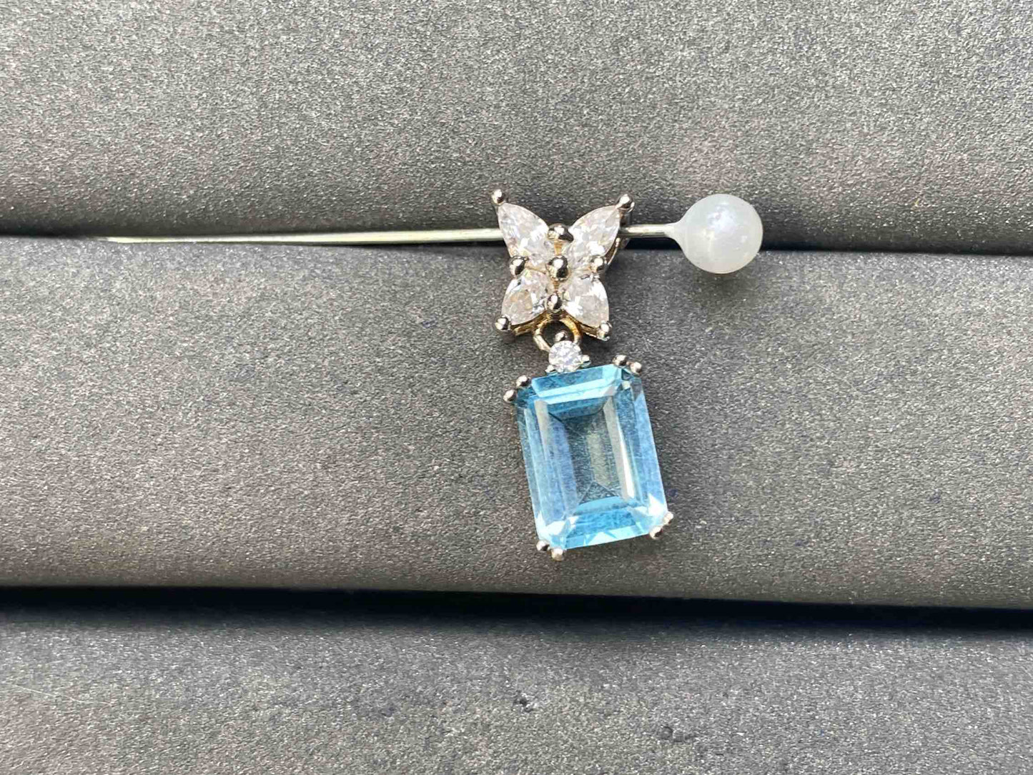 A9067 Topaz Pendant