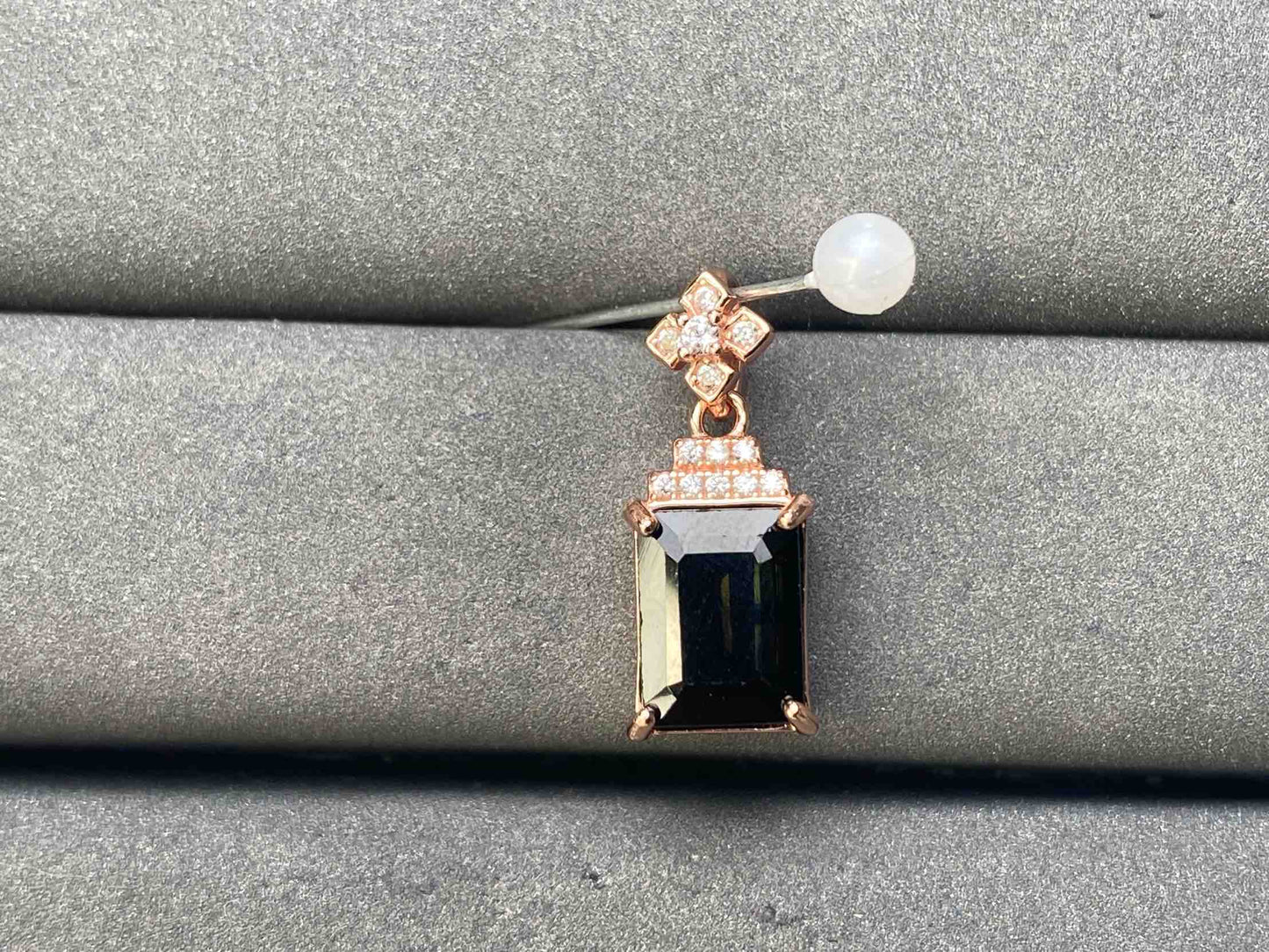 A9068 Tourmaline Pendant
