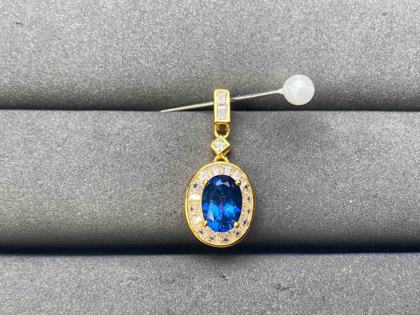 A9081 Topaz Pendant