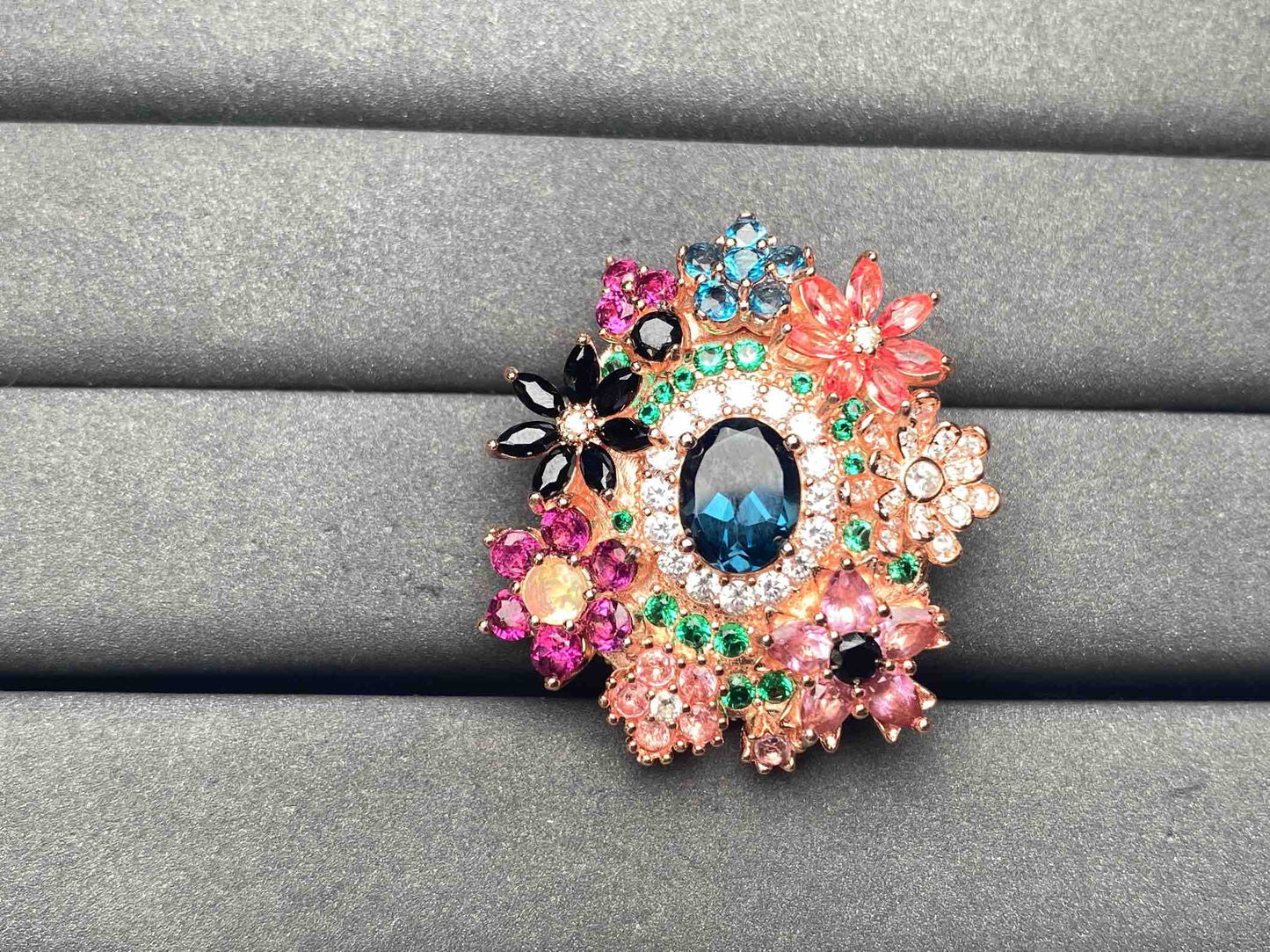A9137 Topaz brooch