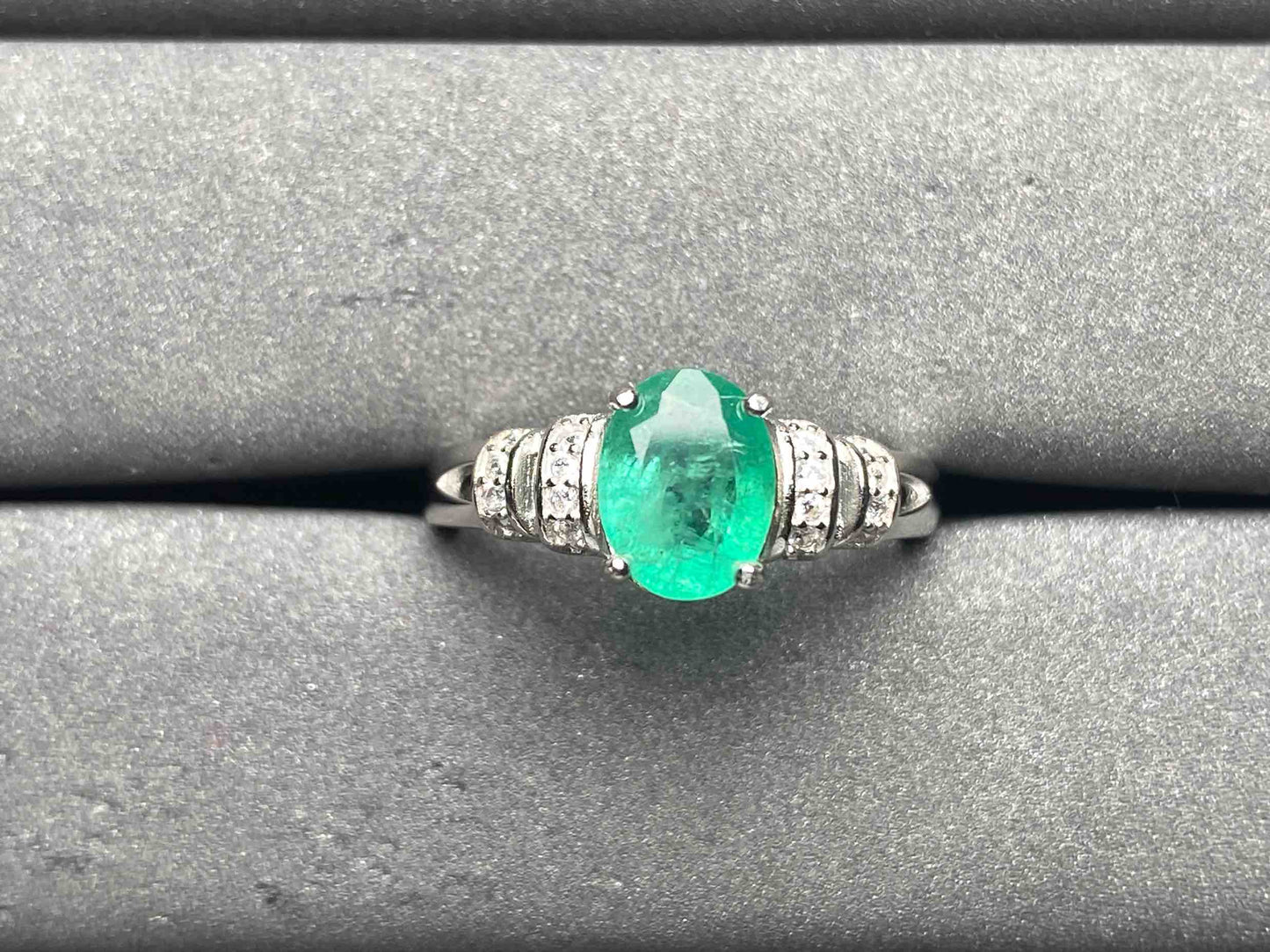 A9281 Emerald Ring