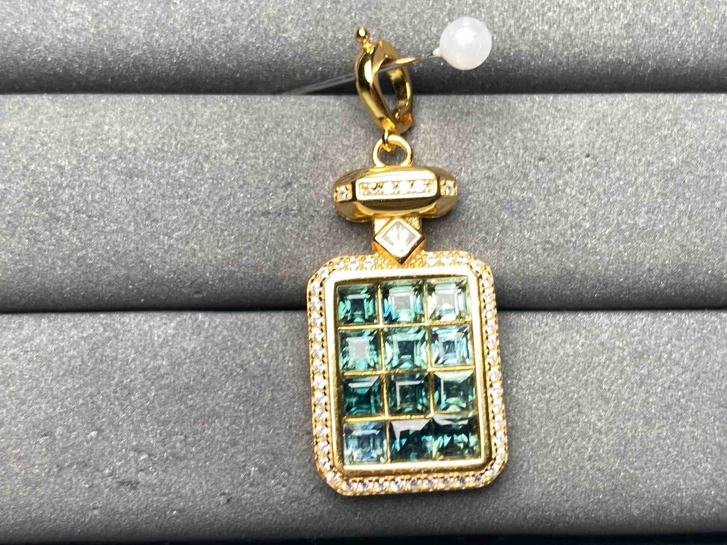 A9384 Teal Sapphire Pendant