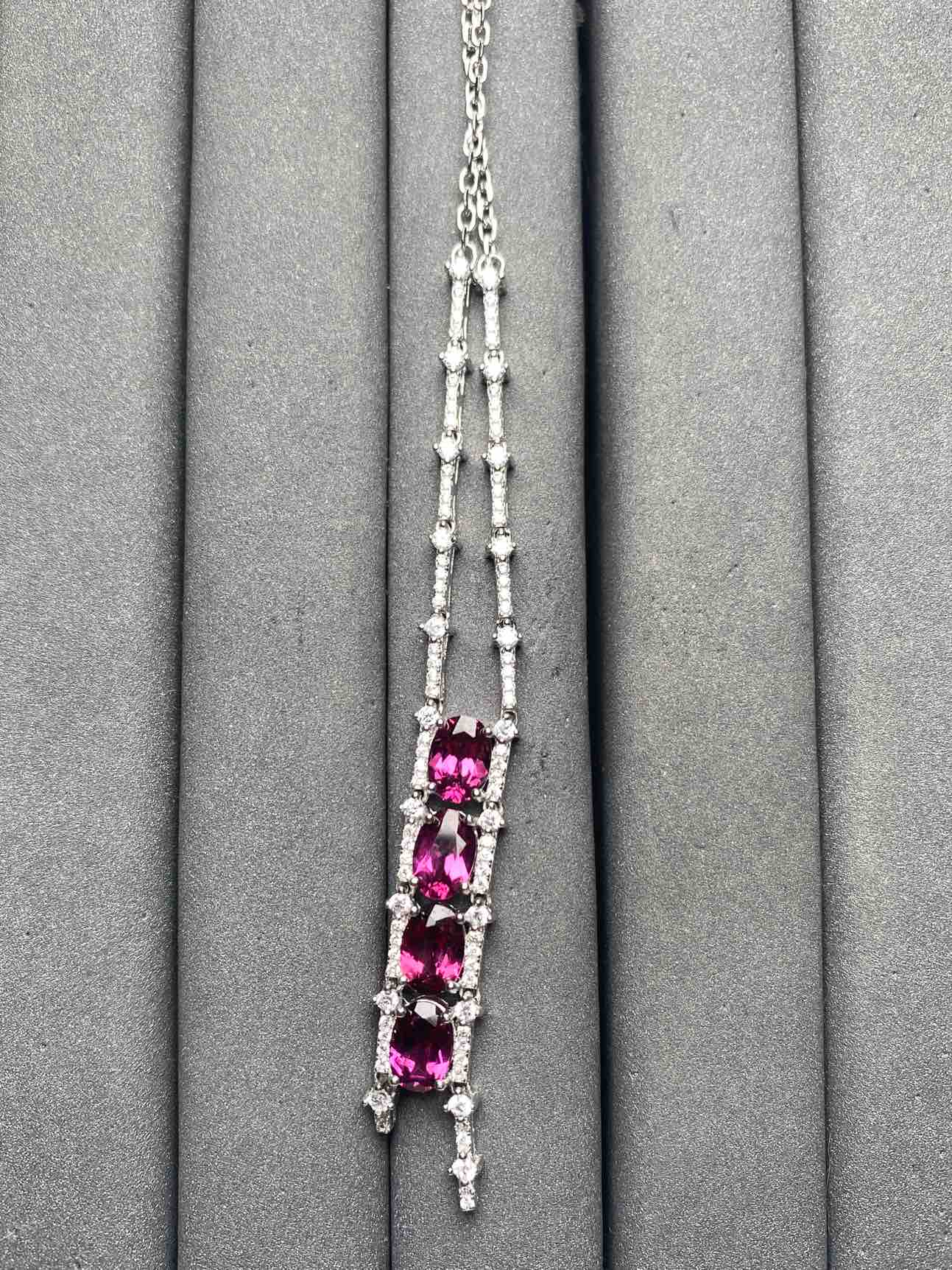 A9587 Garnet Necklace
