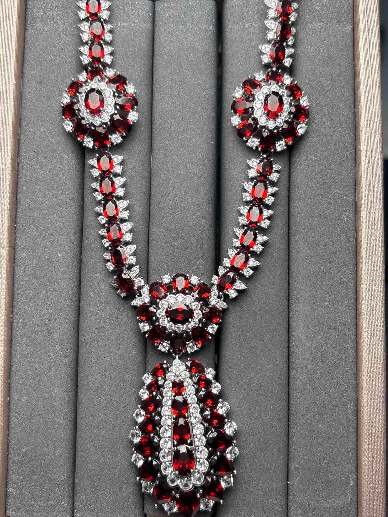 A9679 Garnet Necklace