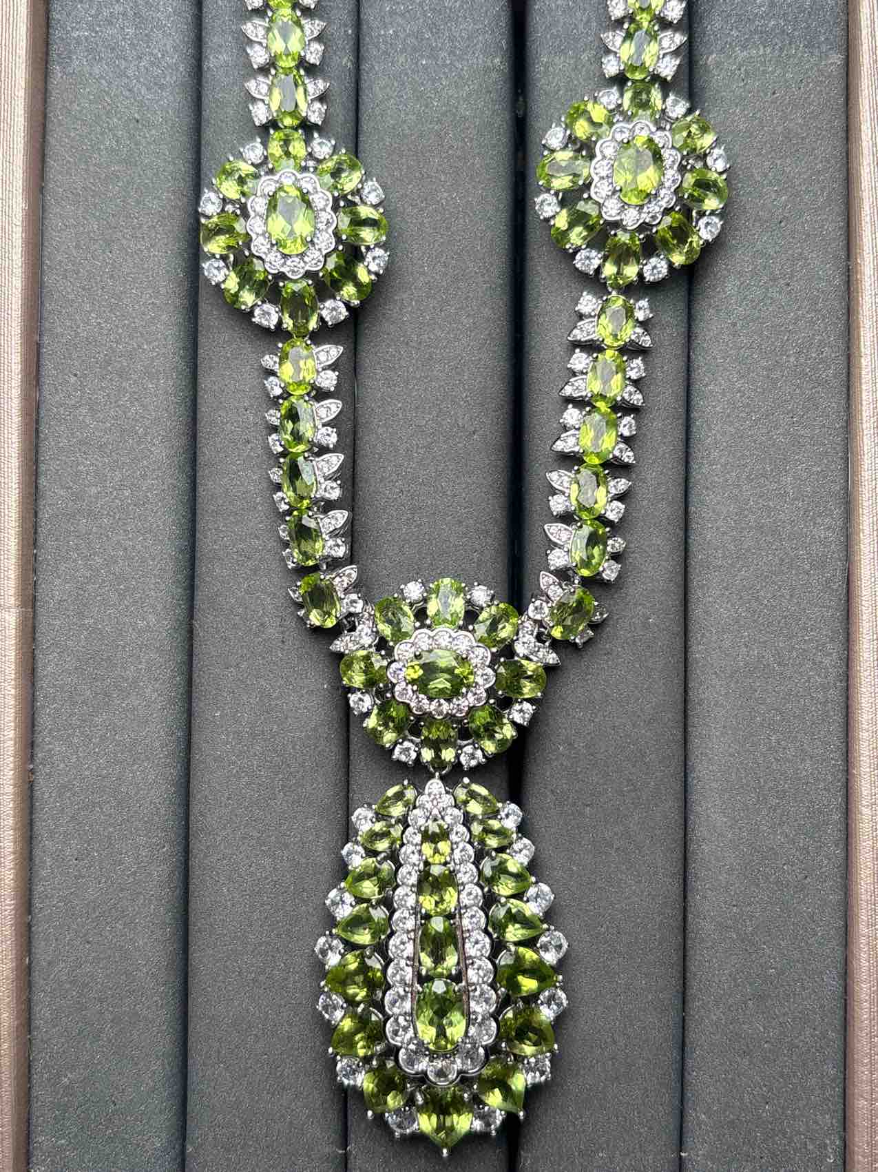 A9680 Peridot Necklace