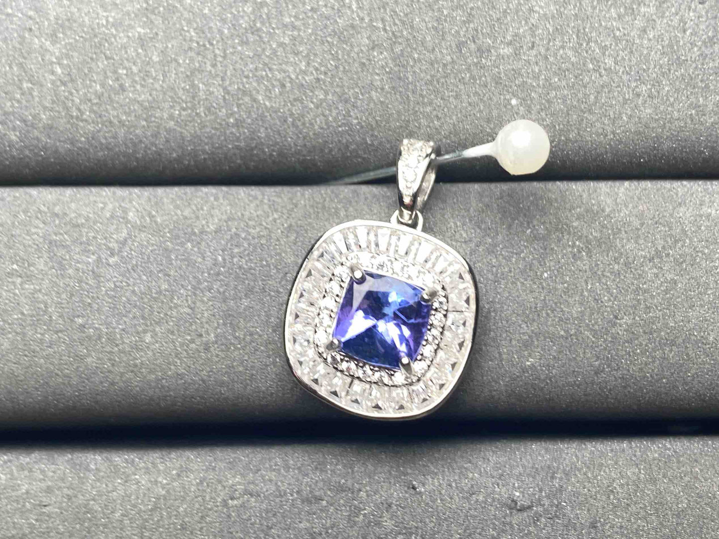 A9697 Tanzanite Pendant