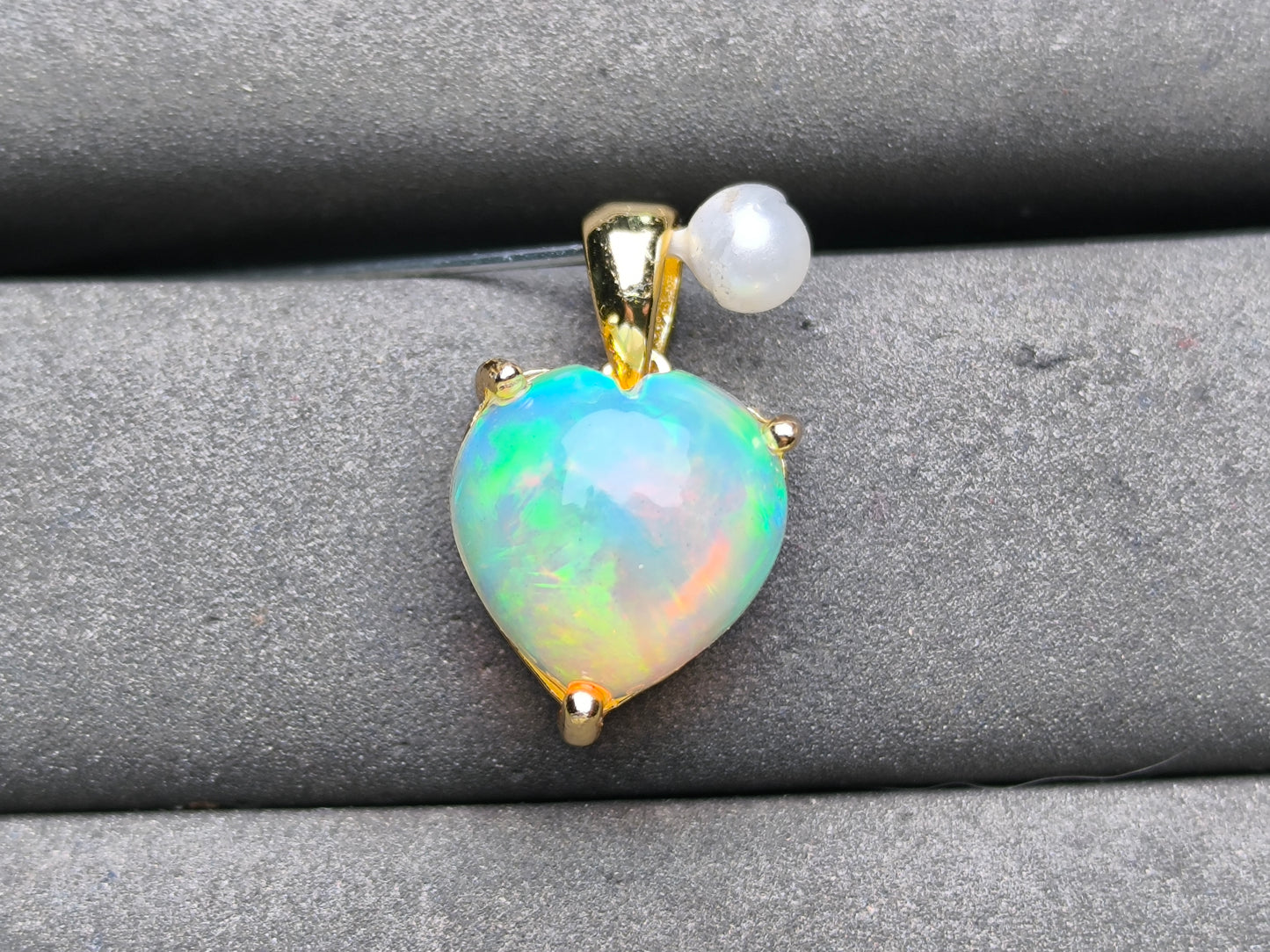A9867 Opal Pendant