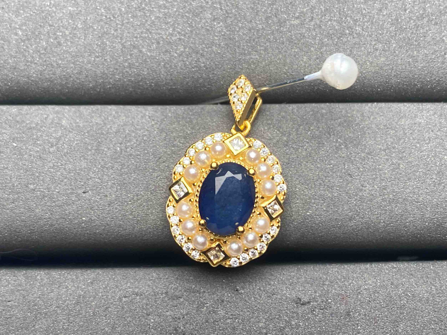 A9908 Sapphire Pendant