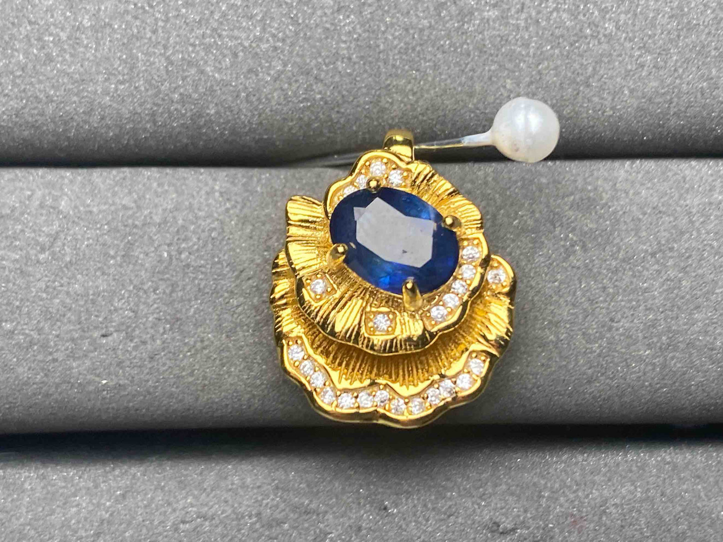A9931 Sapphire Pendant