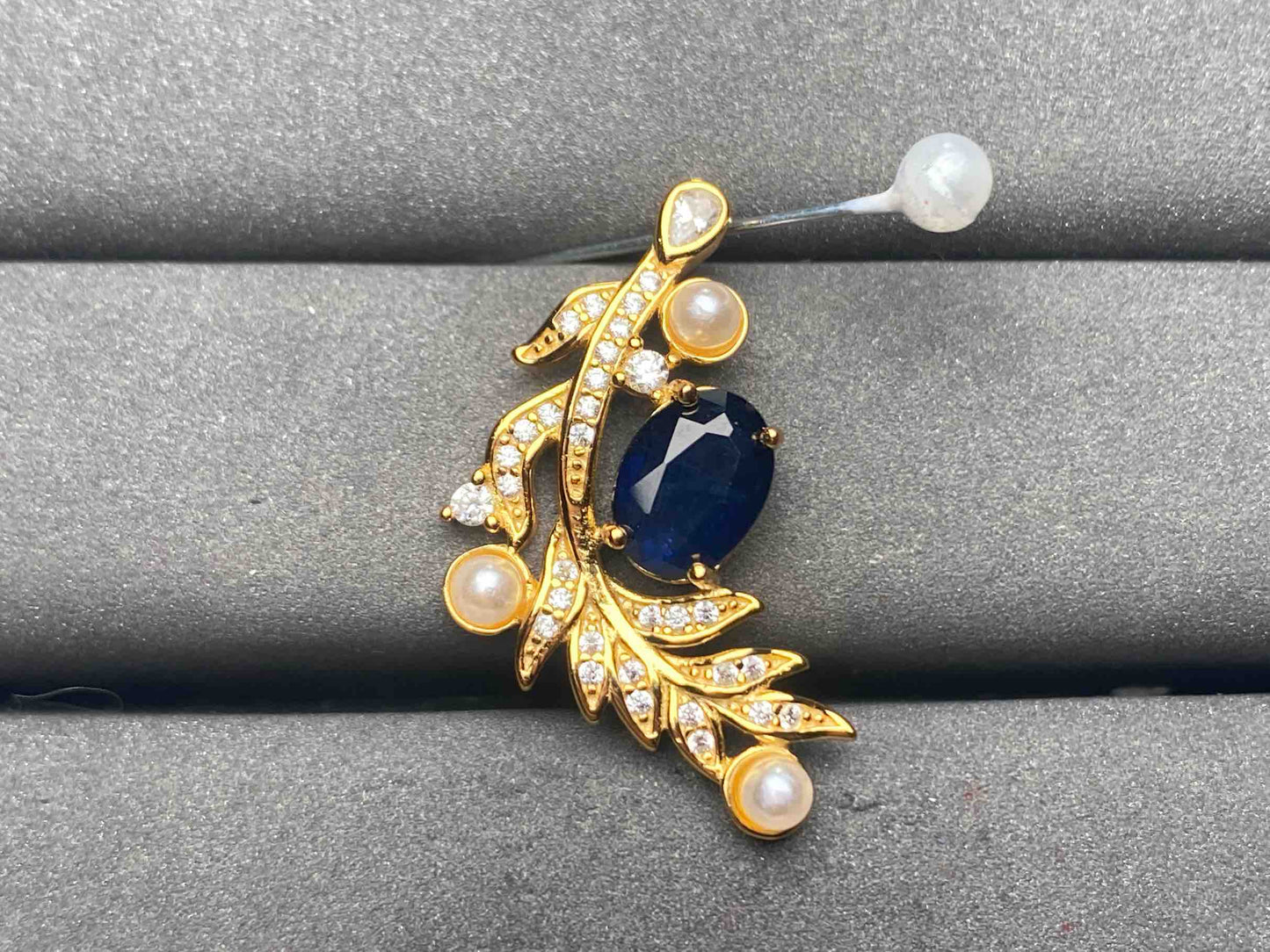 A9989 Sapphire Pendant