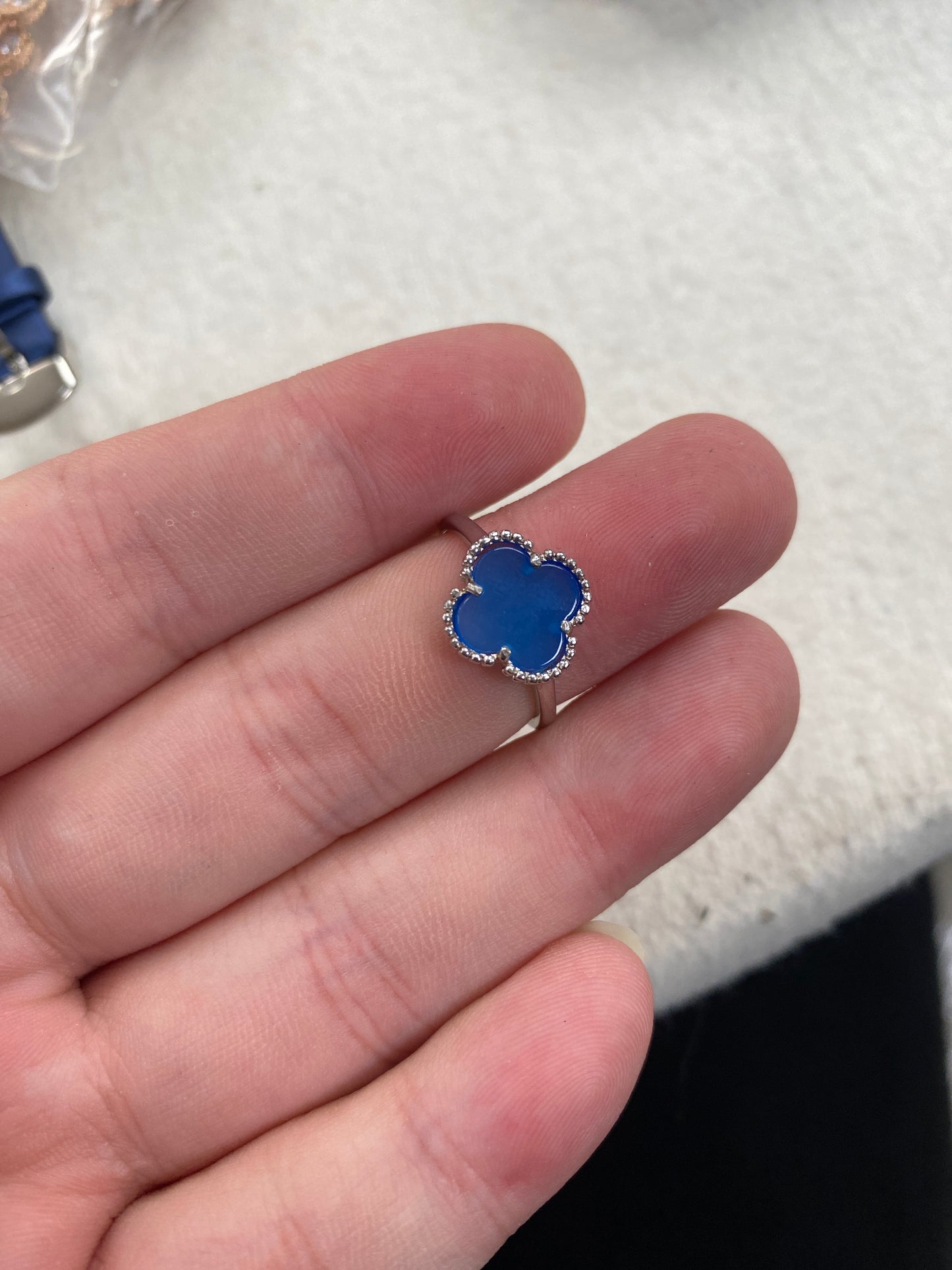 G001 clover ring