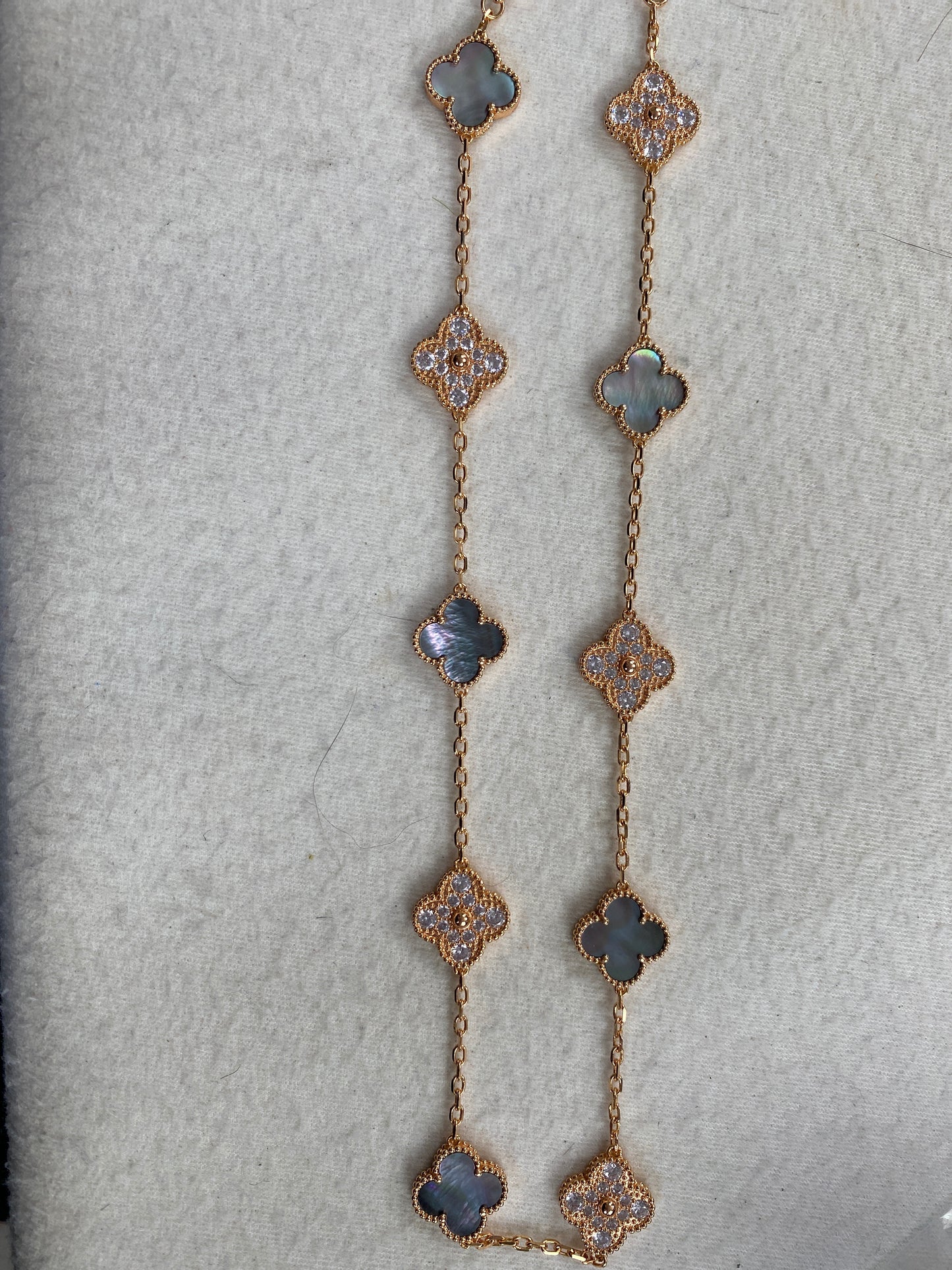 G002 clover necklace