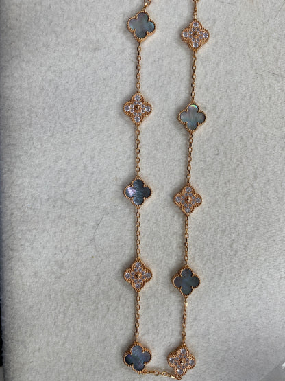 G002 clover necklace