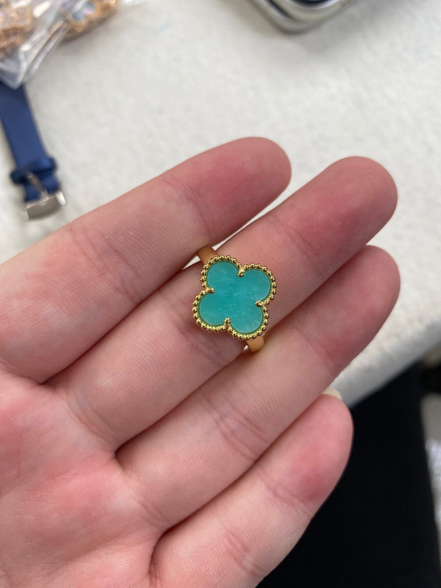 G001 clover ring
