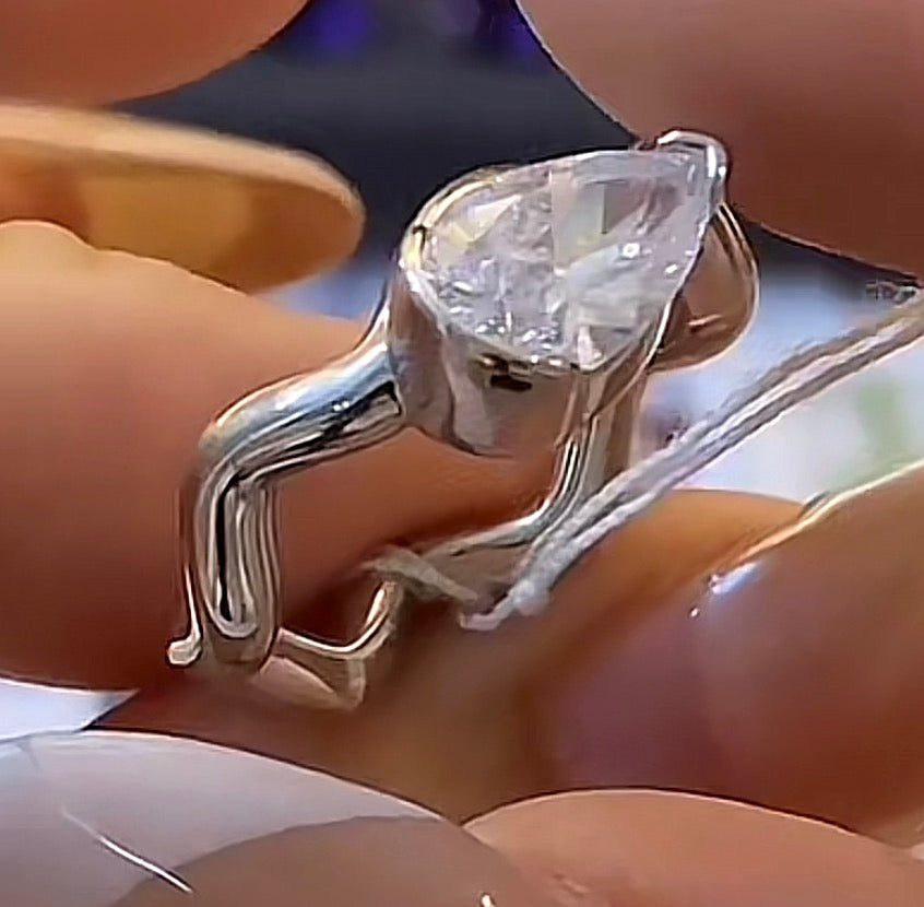 G201 Cassie Kaylee US4 Gold color clear moissanite