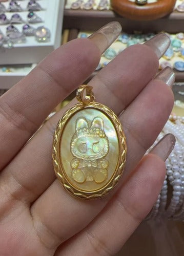 Yuki-gold conch pendant