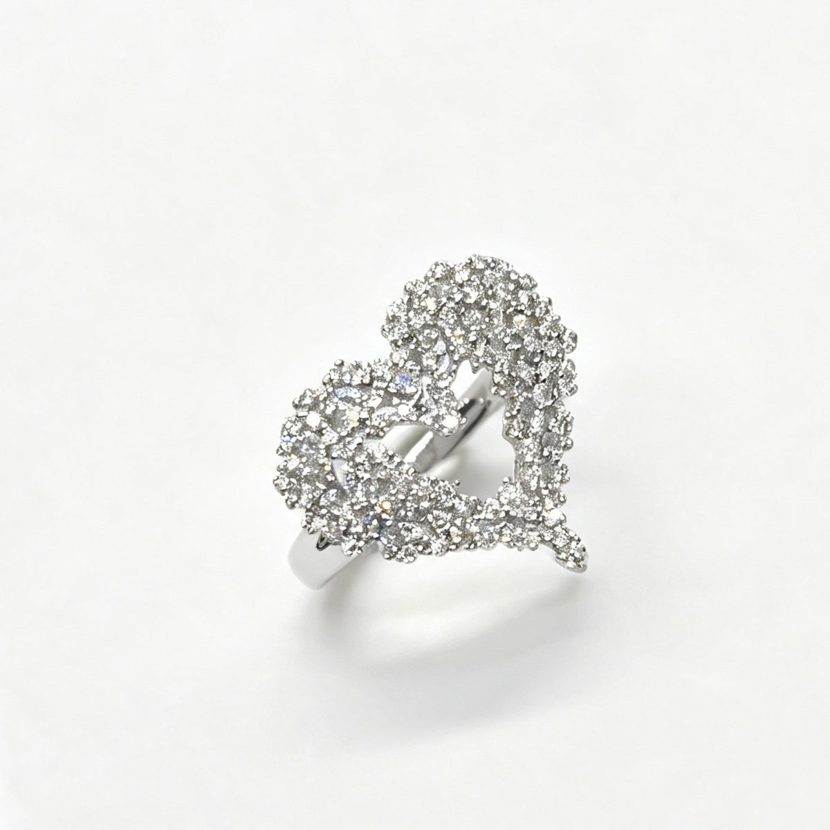 HT02R S925 Silver Heart Ring Clear Moissanite S003