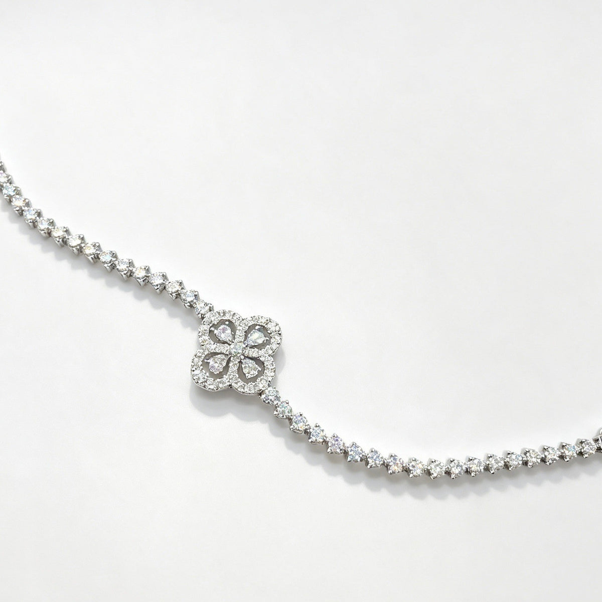 FA04B S925 Silver Fancy Bracelet Clear Moissanite | Setting