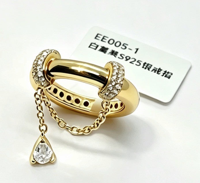 EE005 S925 Silver Ring Clear Moissanite