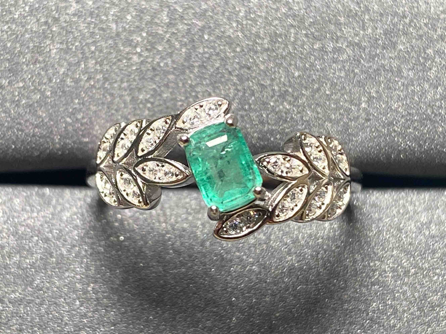 2666 Emerald Ring