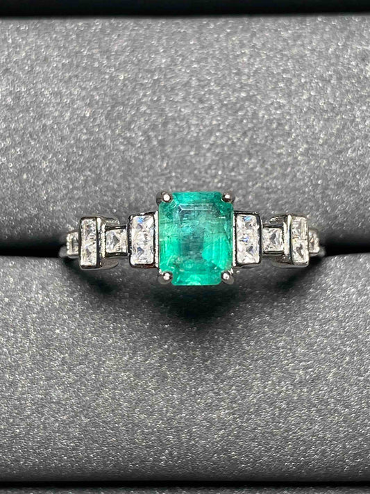 2528 Emerald Ring