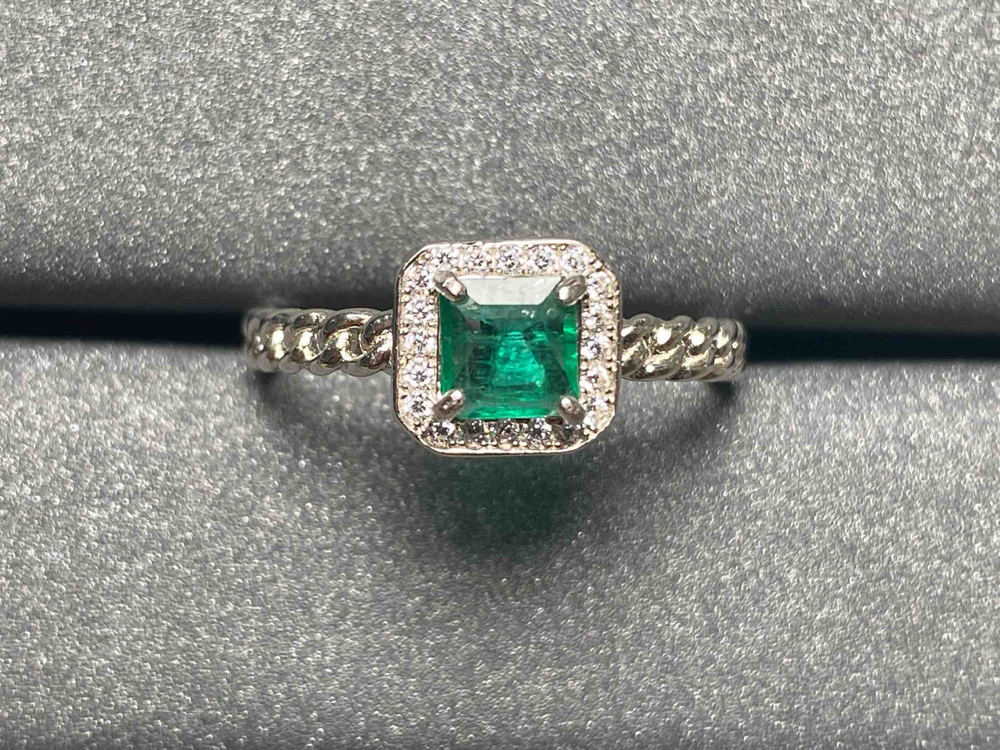 2622 Emerald Ring