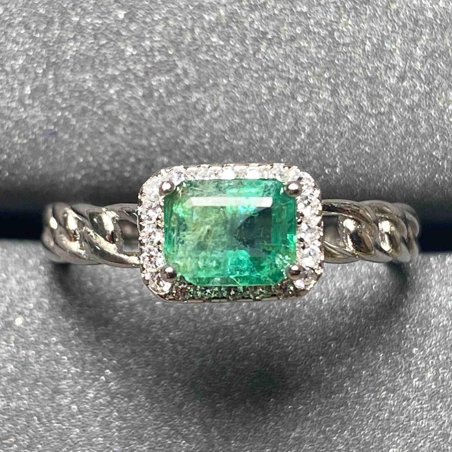 2635 Emerald Ring
