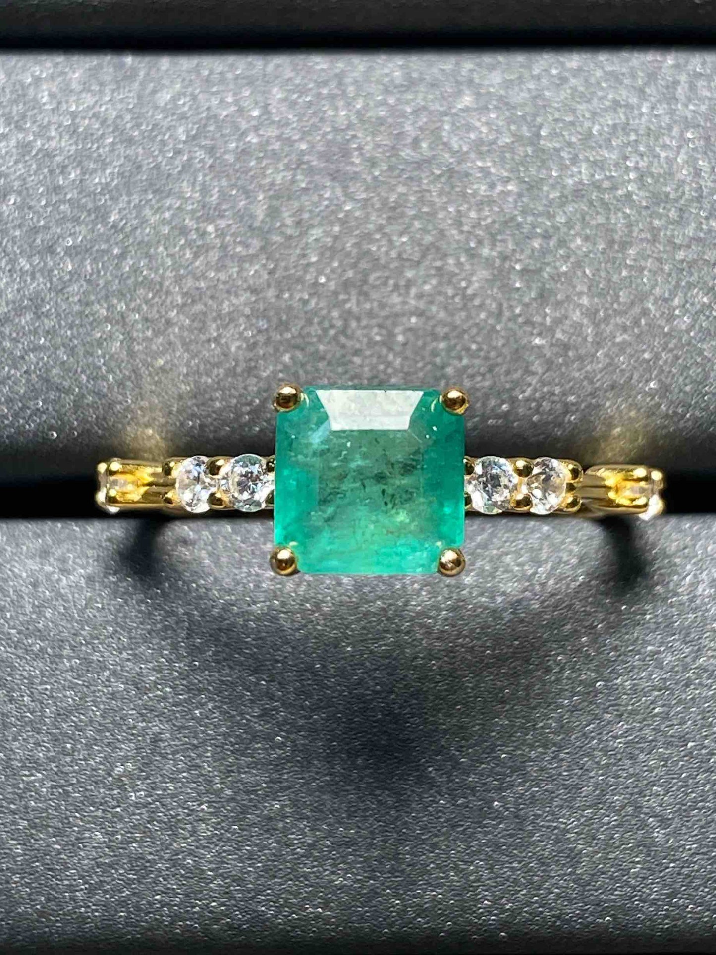 2533 Emerald Ring