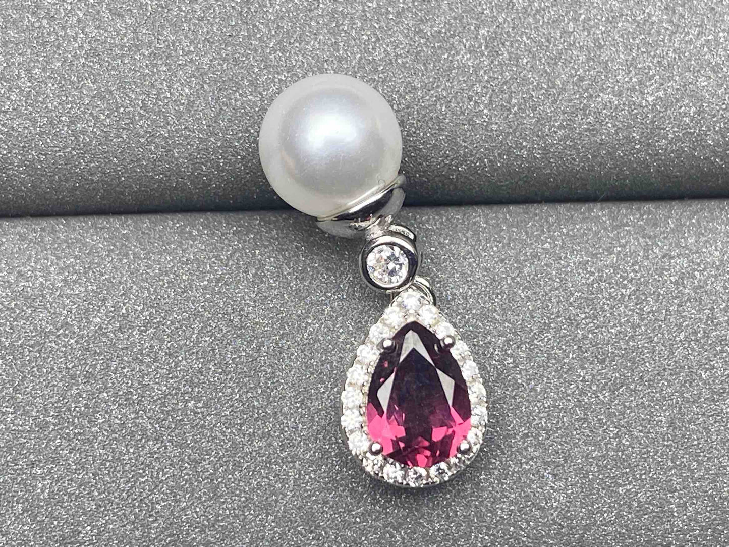3225 Garnet Pendant