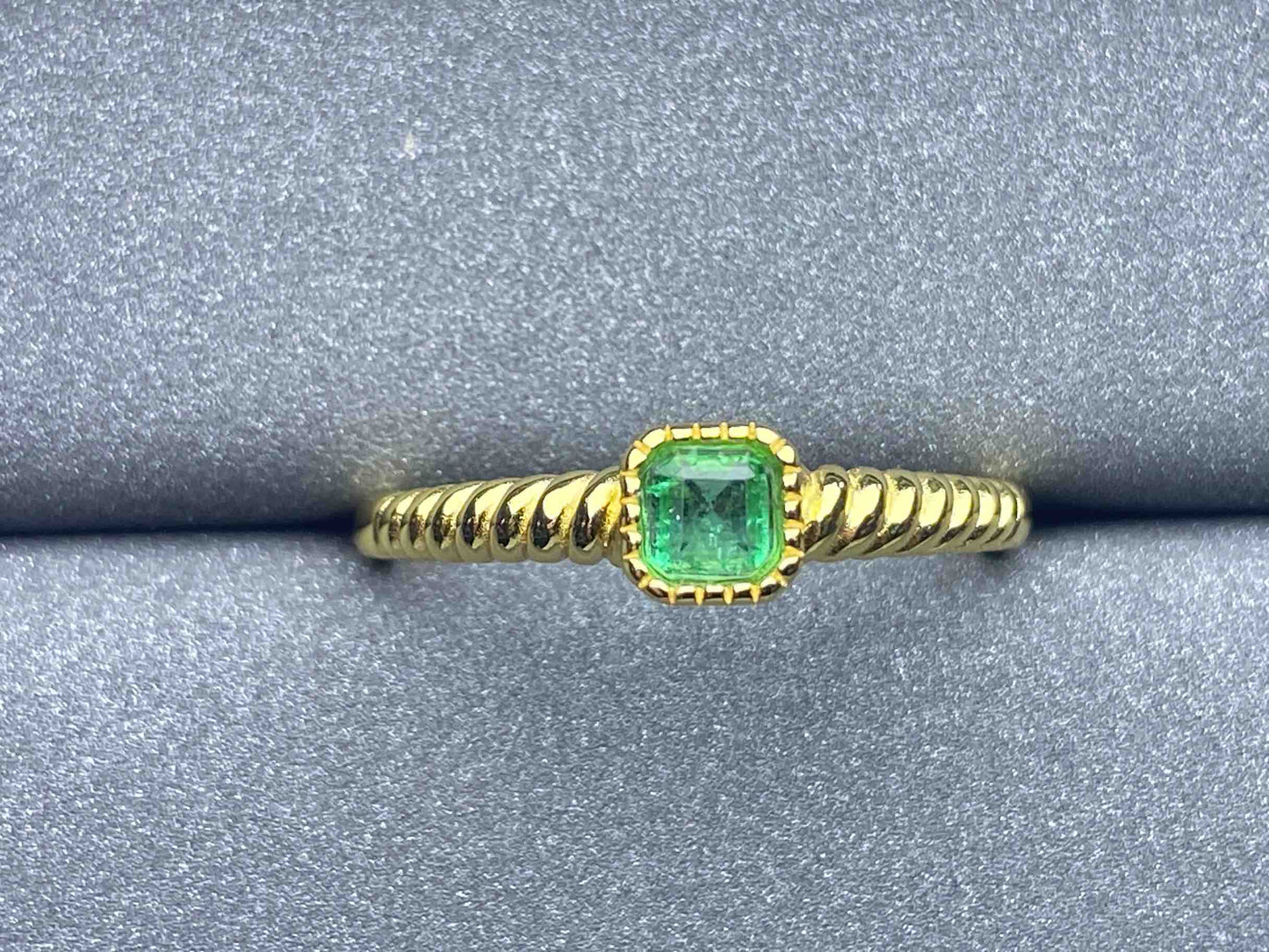 3233 Emerald Ring
