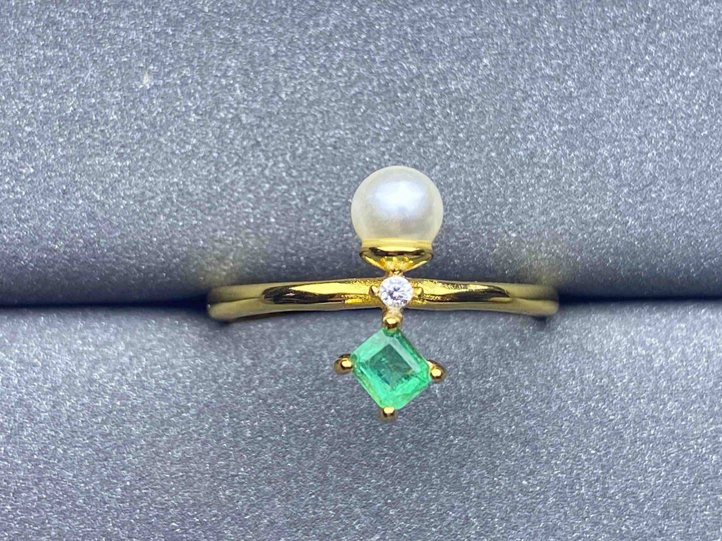 3238 Emerald Ring