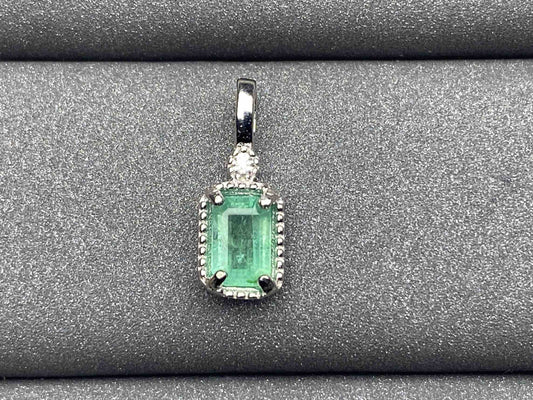3253 Emerald Pendant