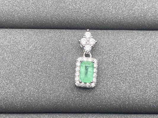 3263 Emerald Pendant