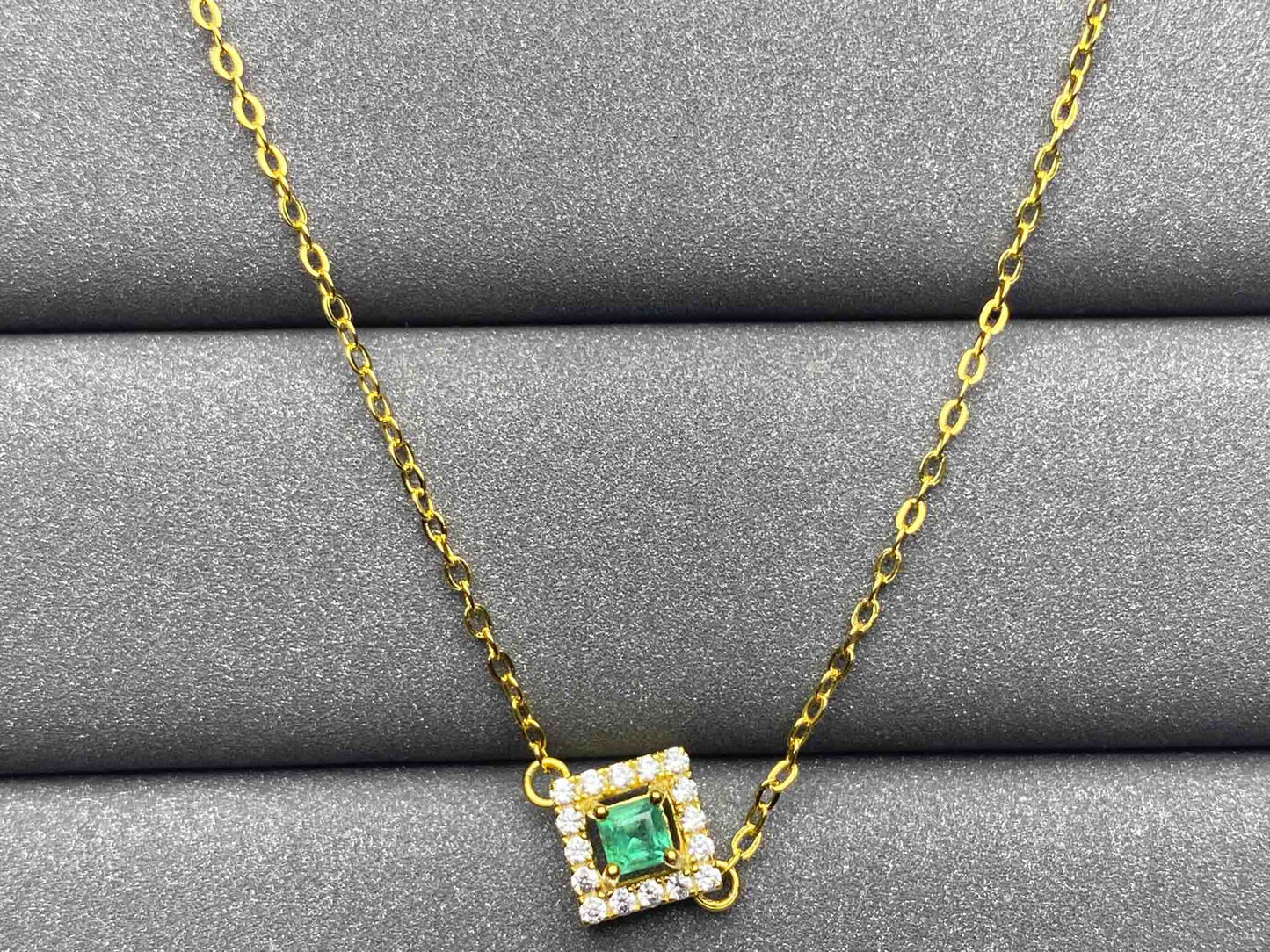 3264 Emerald Bracelet