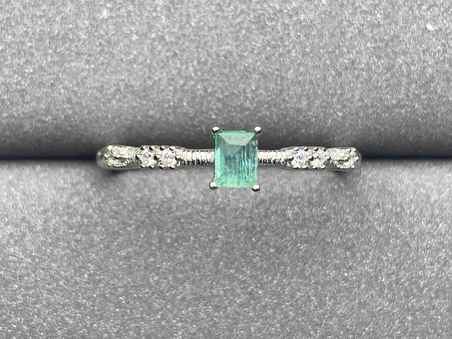 3280 Emerald Ring