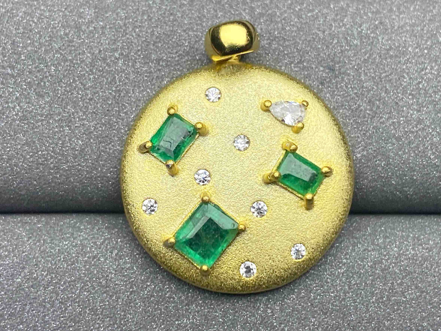3295 Emerald Pendant