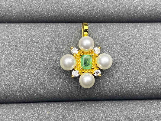 3299 Emerald Pendant