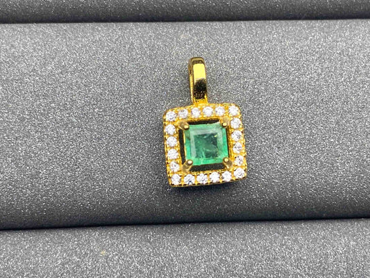 3300 Emerald Pendant