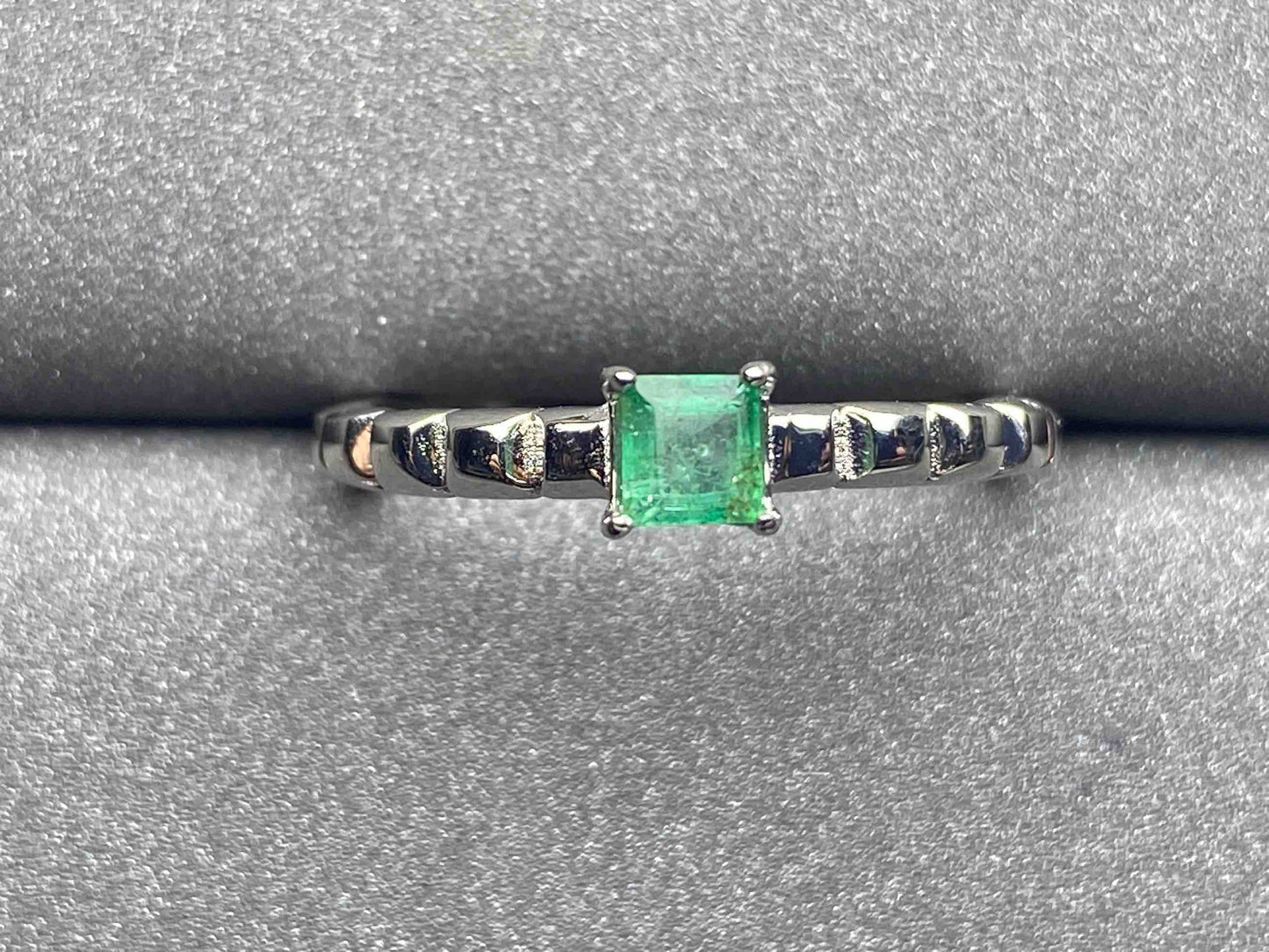 3302 Emerald Ring