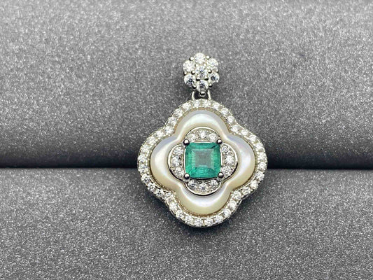 3313 Emerald Pendant