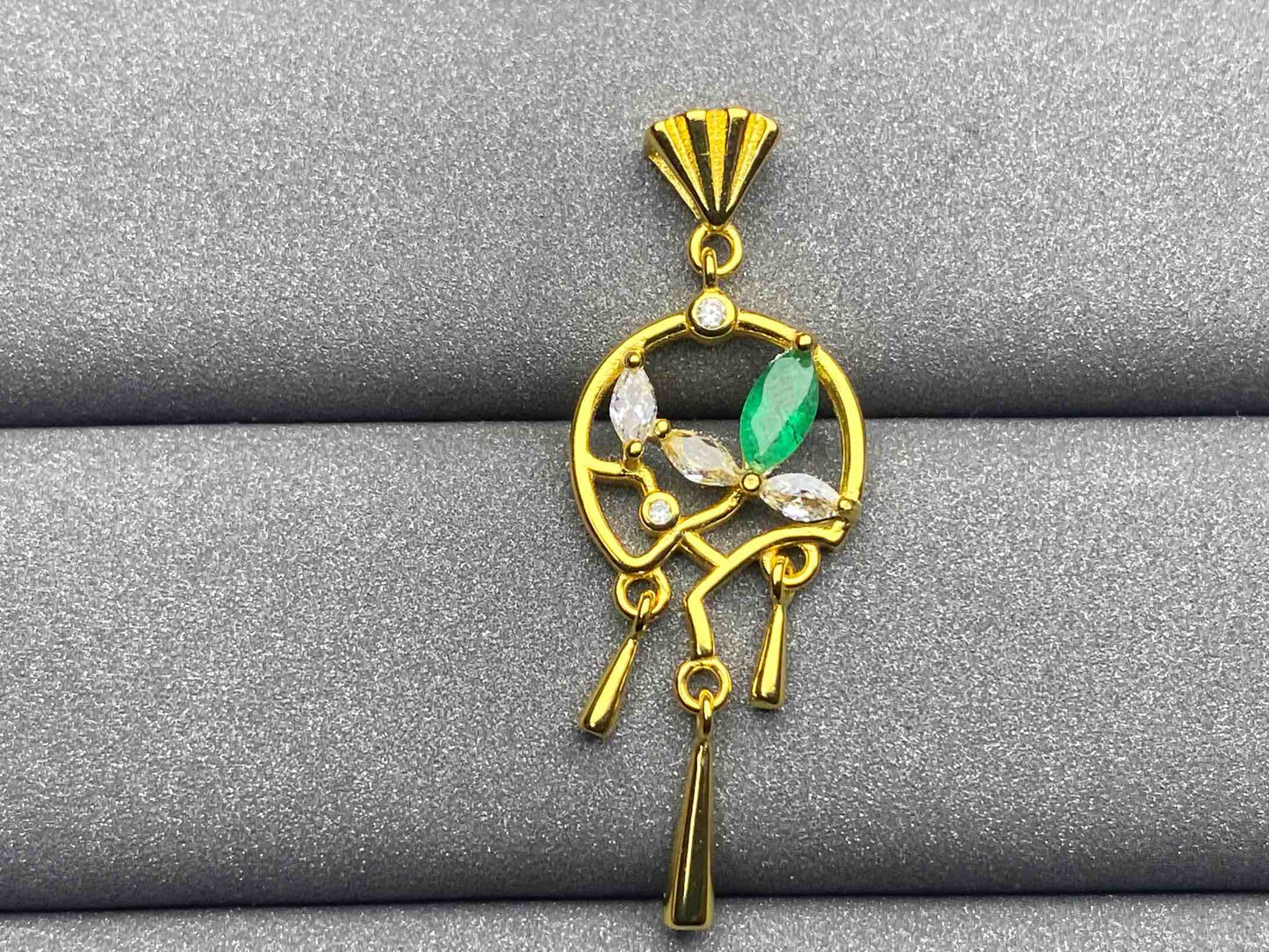 3322 Emerald Pendant