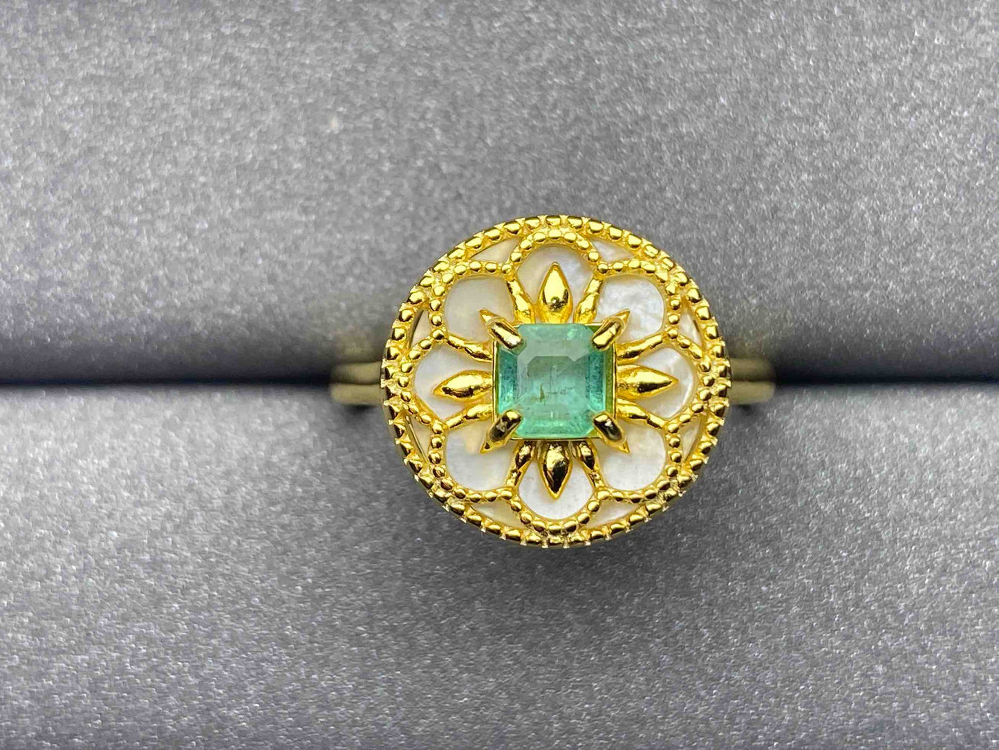 3331 Emerald Ring