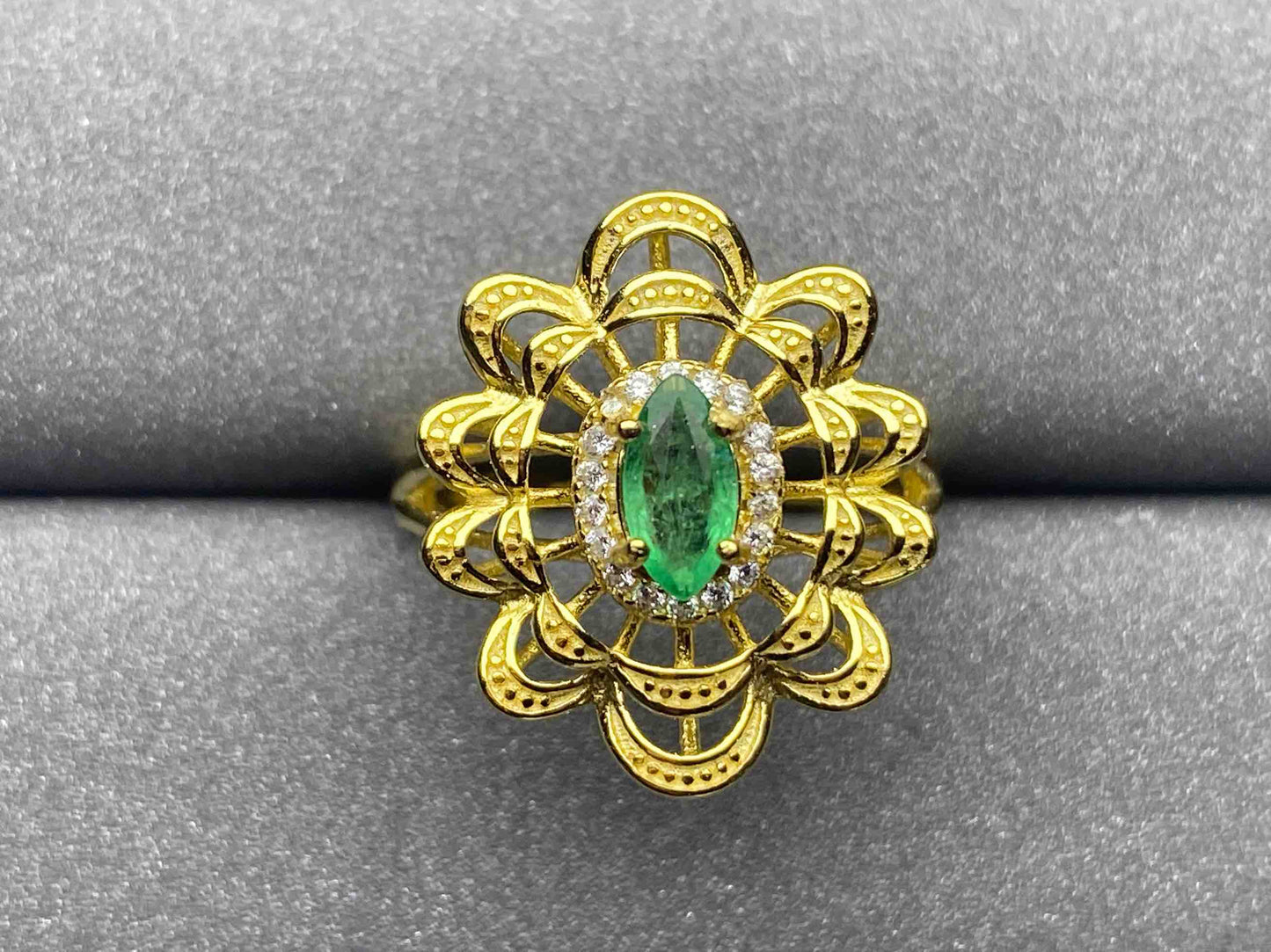 3343 Emerald Ring