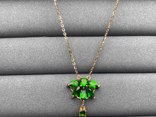 3729 diopside Necklace